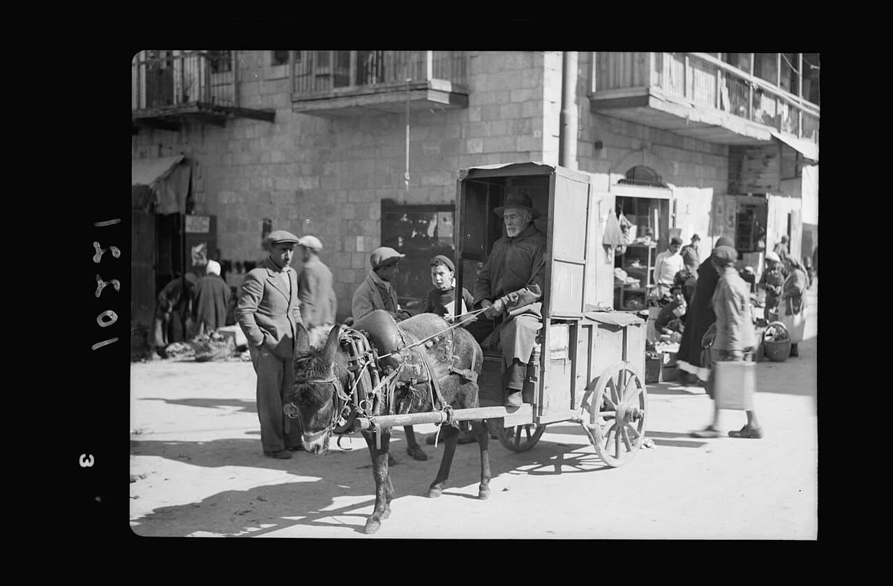 מגדל בבל בין הדוכנים: כך עשו עסקים בשוק כשאיש לא הבין את רעהו
