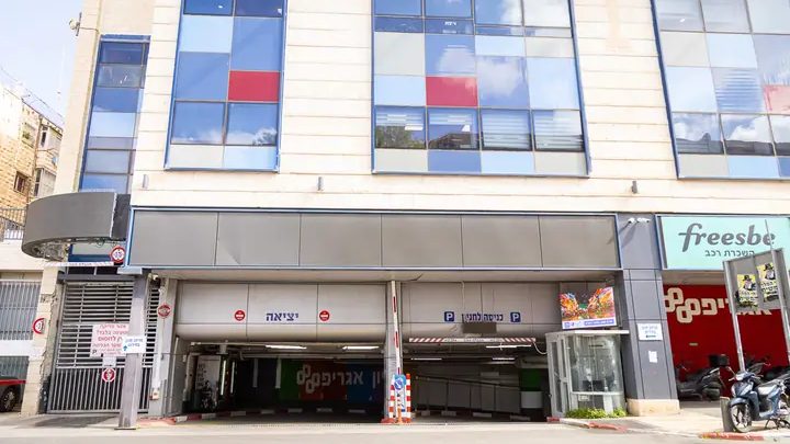 חניה בשוק מחנה יהודה: כל החניונים והמחירים (מדריך 2026)